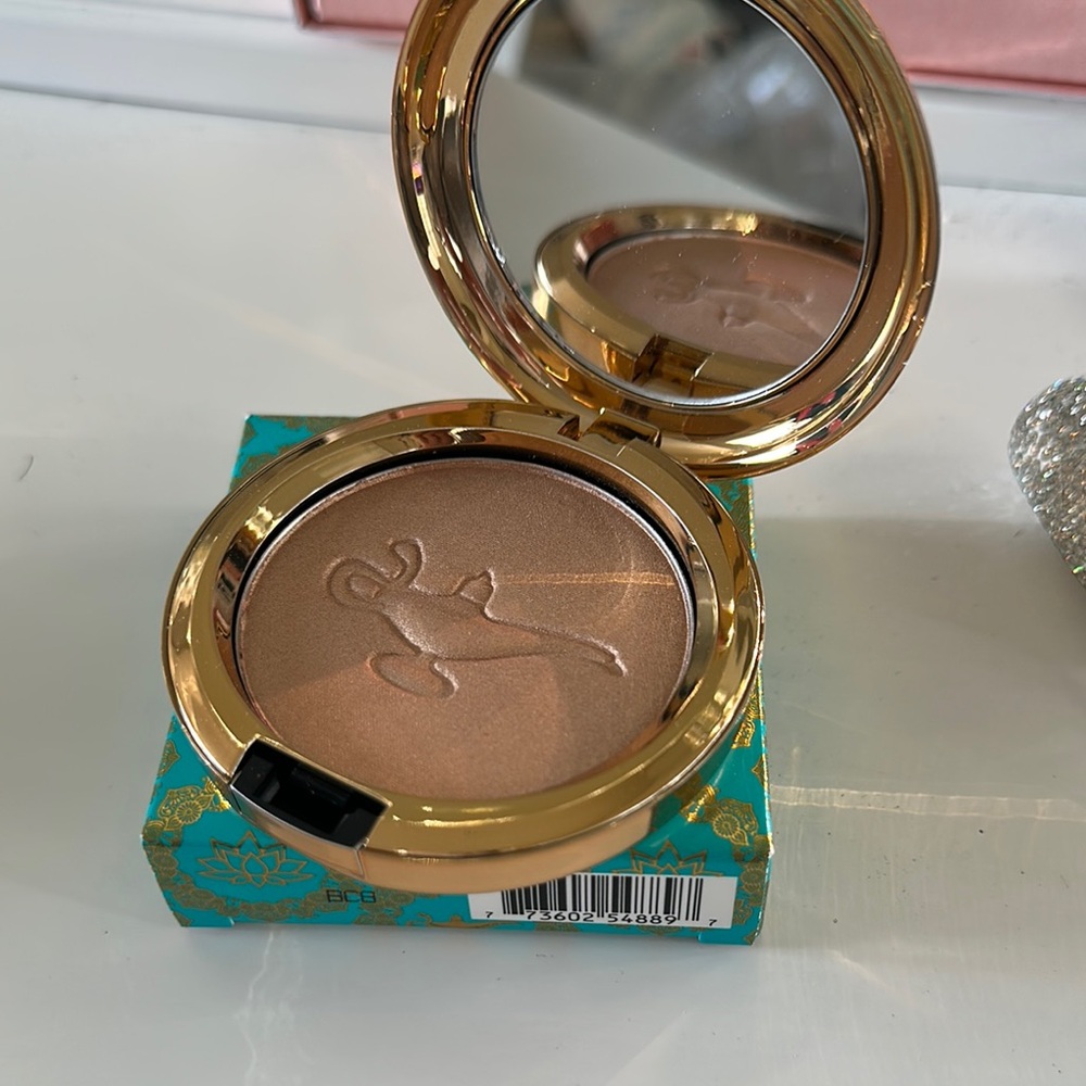 MAC Aladdin Gold and Teal Compact - Picture 3 of 5